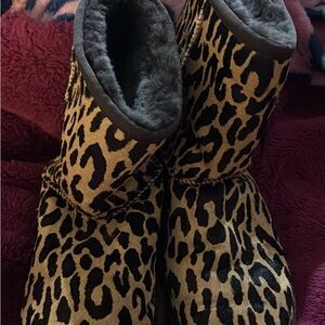 UGG rare limited ed Leopard Print and Brown calf hair Boots sz 8